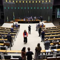 Deputados aprovam projeto que garante segunda chamada em concursos para gestantes e puérperas
