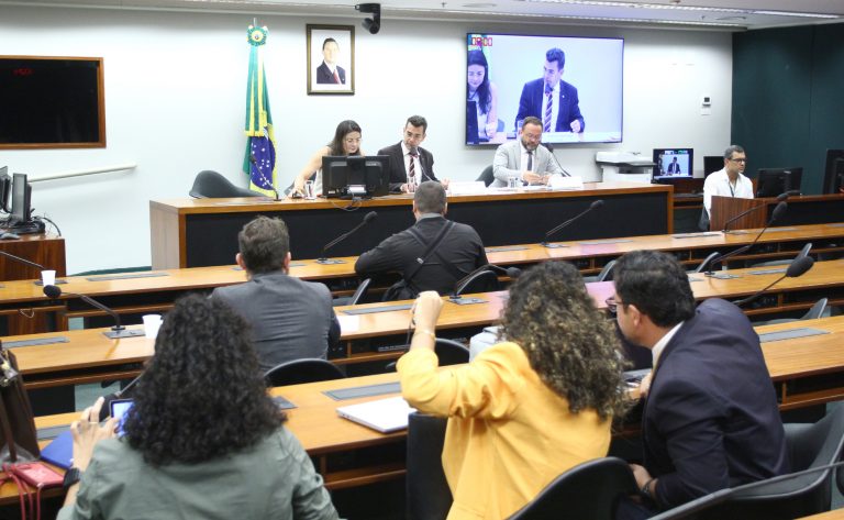 Imposto Seletivo alto para cigarros pode reduzir consumo, dizem especialistas