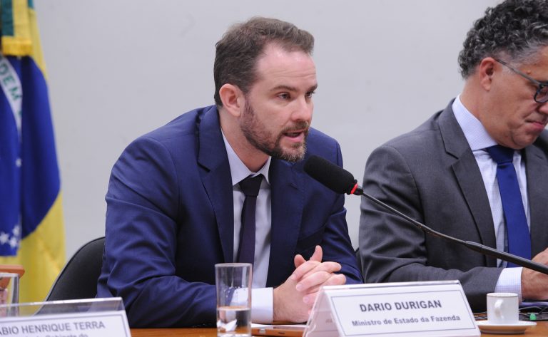 Ministro da Fazenda defende fim da jornada 6×1 em debate na Câmara dos Deputados