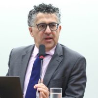 Escala 6×1: falta decidir se haverá compensação para empresas, diz presidente da comissão