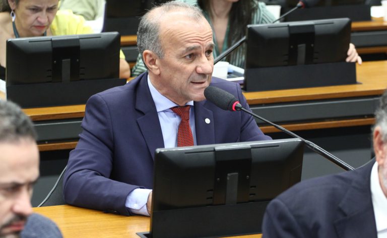 Comissão aprova projeto que prevê jornada de 30 horas para psicólogos sem redução salarial