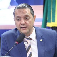 Comissão aprova cordão de fita roxa como símbolo para identificar pessoas com Alzheimer