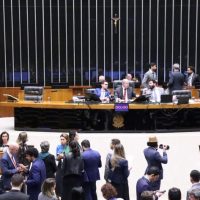 Câmara inicia sessão para analisar propostas; acompanhe