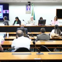 Especialistas apontam falhas na política de preços de medicamentos e defendem mudanças