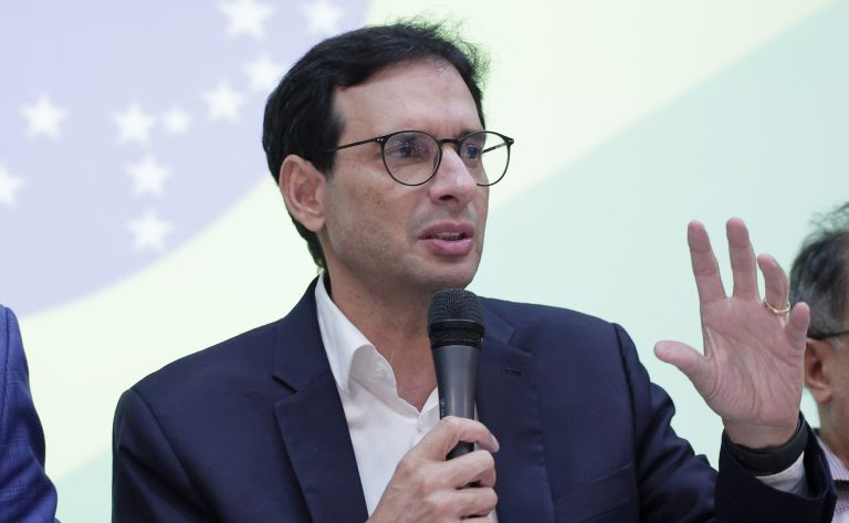 Centrais sindicais buscam mobilizar trabalhadores para votação do fim da escala 6×1