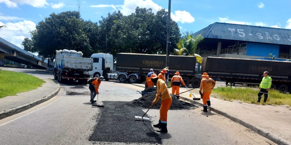 Prefeitura-intensifica-manutencao-asfaltica-na-avenida-Autaz-Mirim-2