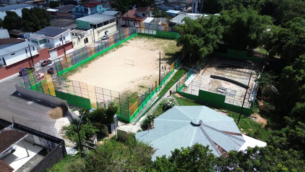 Prefeitura-de-Manaus-avanca-na-revitalizacao-do-Campo-do-Curubal-e-fortalece-esporte-e-lazer-na-zona-Norte