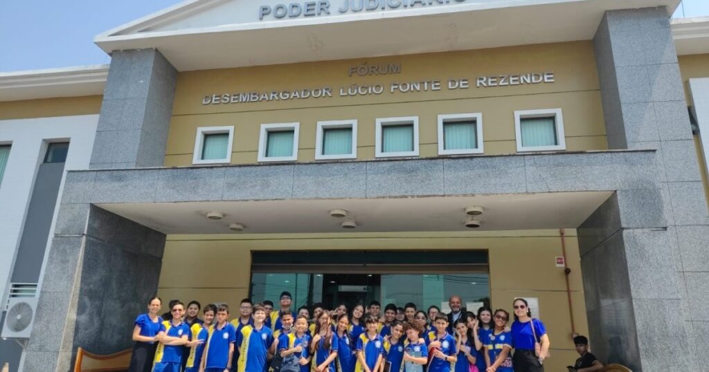 Visita leva estudantes da Cidade Nova a setores do Judiciário em Manaus