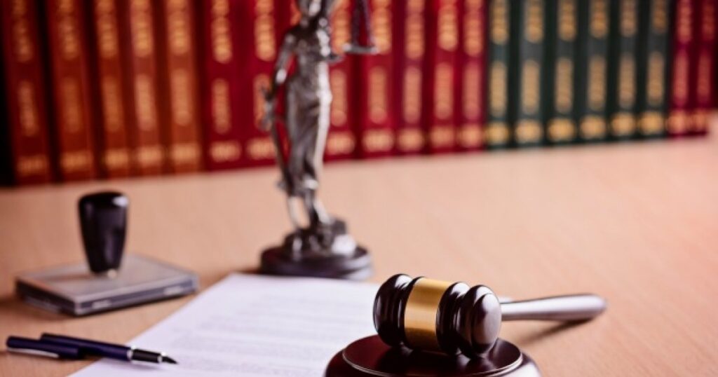 Professora é condenada a mais de 16 anos por abusos contra aluno em Itacoatiara
