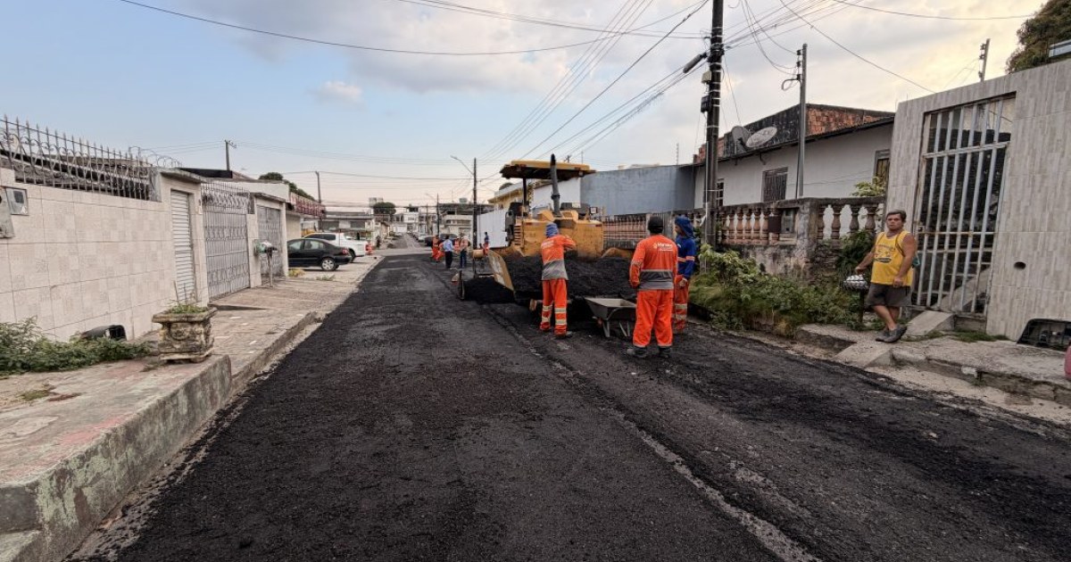 Após retirada do pavimento, rua 3 da Cidade Nova recebe nova camada de asfalto