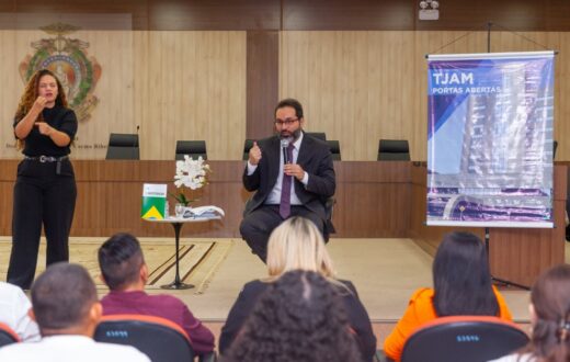 Estudantes de Direito acompanham rotina das Câmaras Reunidas e do Cejusc no TJAM
