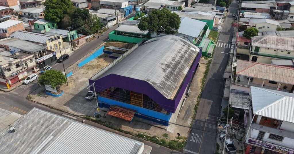 Recuperação da quadra do Lírio do Vale inclui nivelamento da base para pintura