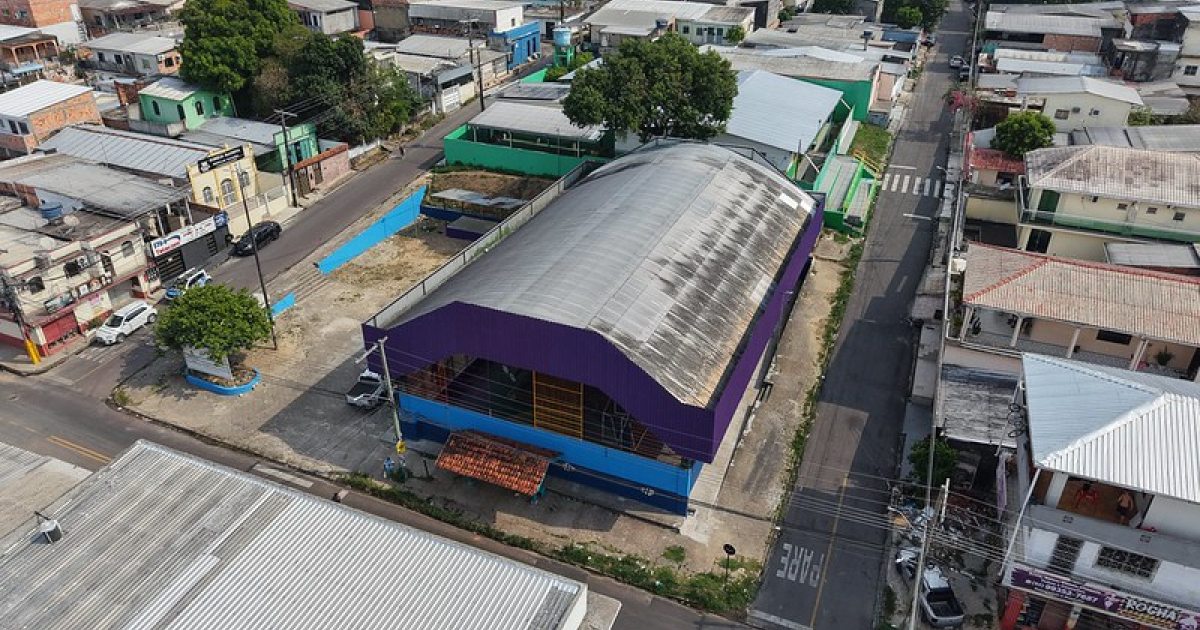 Recuperação da quadra do Lírio do Vale inclui nivelamento da base para pintura