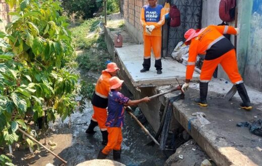 Prefeitura associa limpeza de drenagem no Tancredo Neves à prevenção de alagamentos