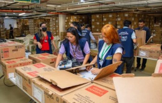 Urnas de Manaus passam por testes e lacração para o segundo turno