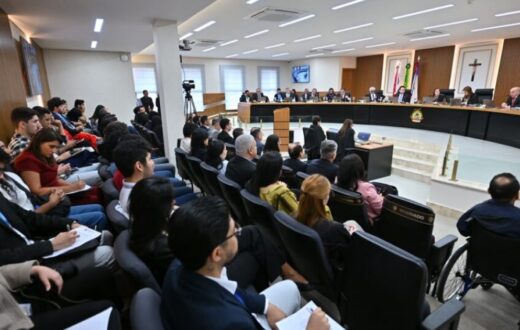 TCE-AM marca para 1º de dezembro análise das contas de Manaus de 2024 e 2025