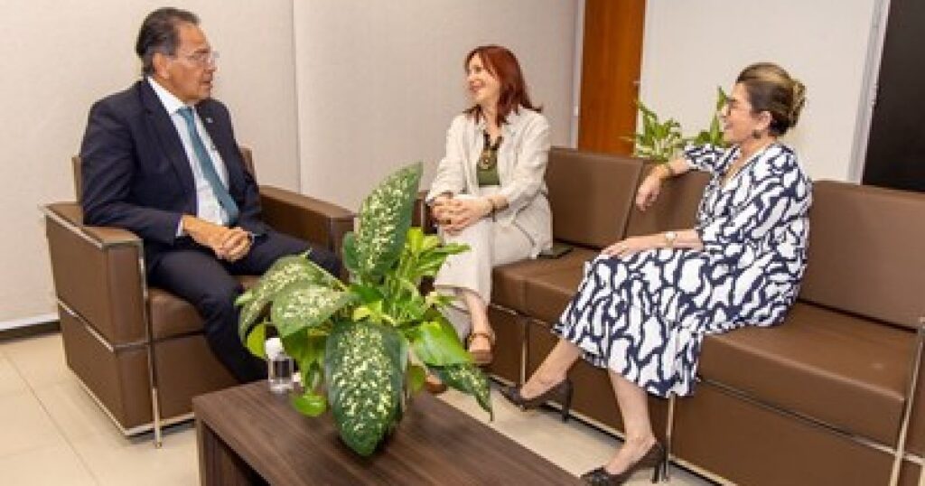 Mauro Campbell visita TRE-AM e presta solidariedade após questionamentos sobre transporte indígena