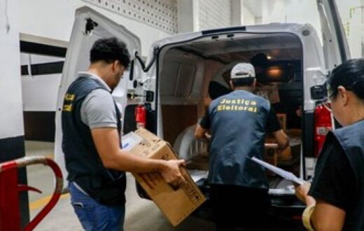 Operação para o 2º turno começa com transporte de urnas por rotas terrestres e fluviais no Amazonas