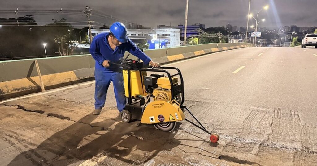 Juntas de dilatação e guarda-corpo entram na mesma intervenção no viaduto Ayrton Senna