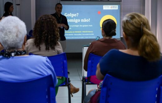 Versões física e digital da credencial são explicadas em atendimento da Manausprev