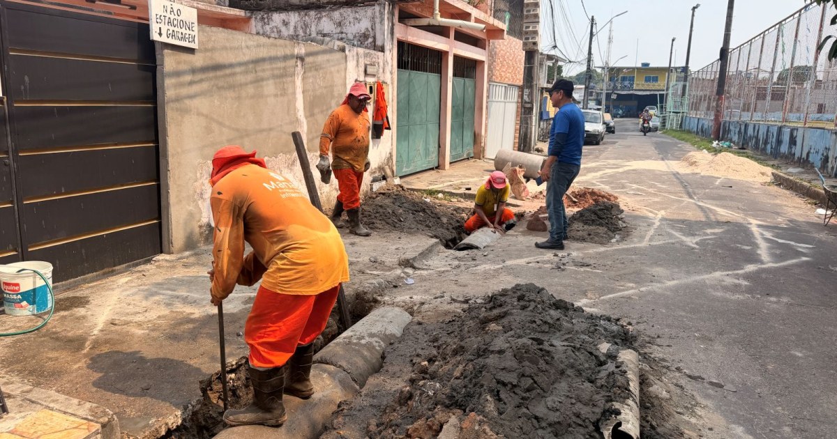 Rua Danilo Corrêa recebe reparo após falha em rede subterrânea