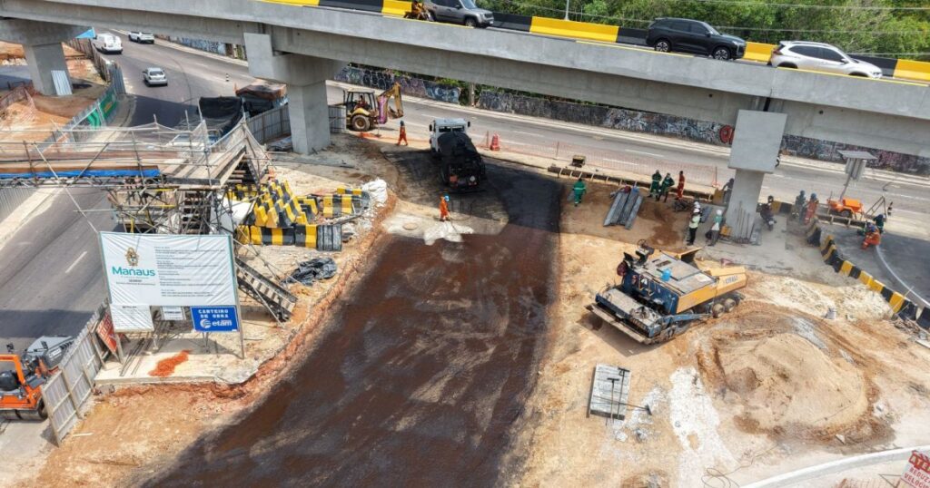 Rotatória do Passarão entra em fase de pavimentação e drenagem na zona Oeste de Manaus