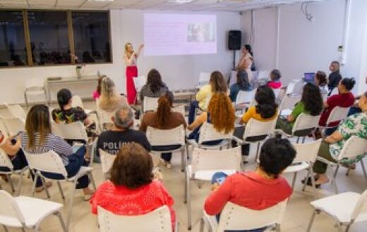 TRE-AM reúne servidoras para discutir prevenção ao câncer de mama e saúde mental