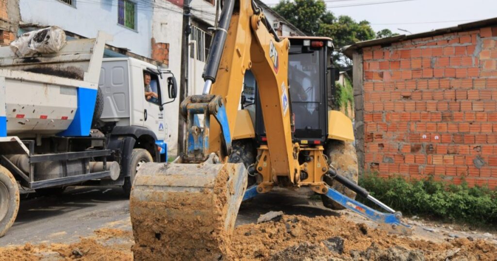 Intervenção na rua Uirapurus recompõe rede de drenagem na Cidade de Deus