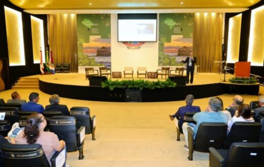 Logística fluvial e custos de transporte entram no debate sobre obras públicas no Amazonas