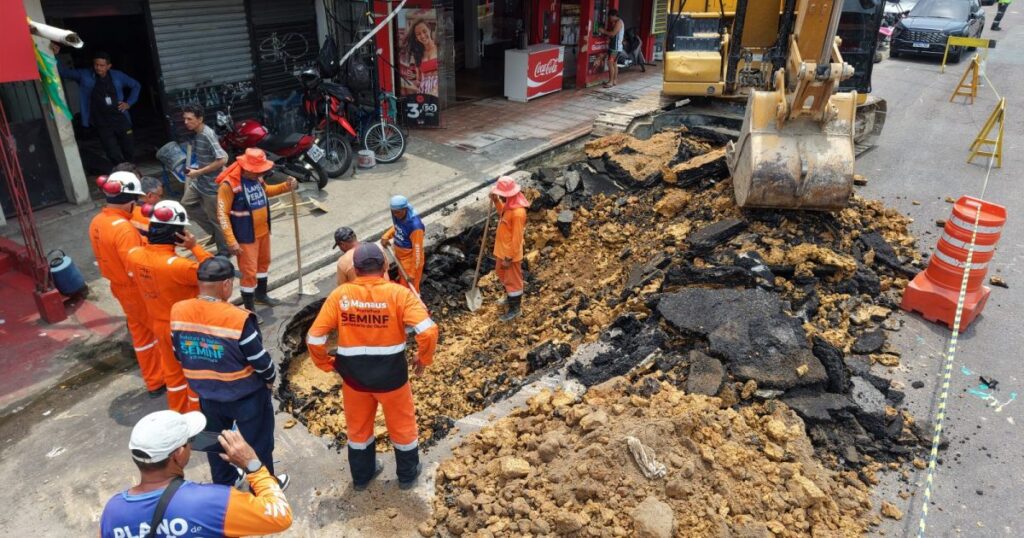 Serviço de drenagem na avenida Dom Pedro é executado junto a redes de água e gás