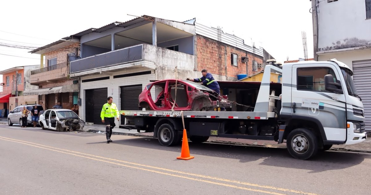 Avenida Nepal tem três veículos removidos durante operação no Nova Cidade