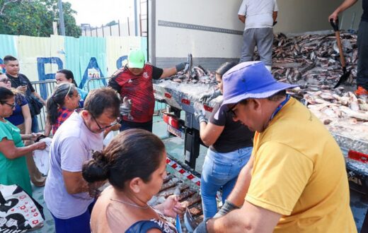 Ação da Prefeitura de Manaus entrega pescado em três bairros da zona Leste