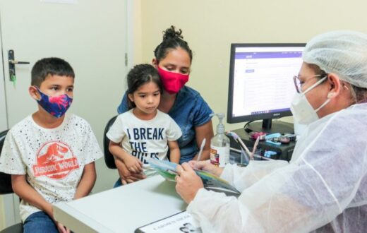 Consulta de rotina reúne exigências de saúde para beneficiários do Bolsa Família em Manaus