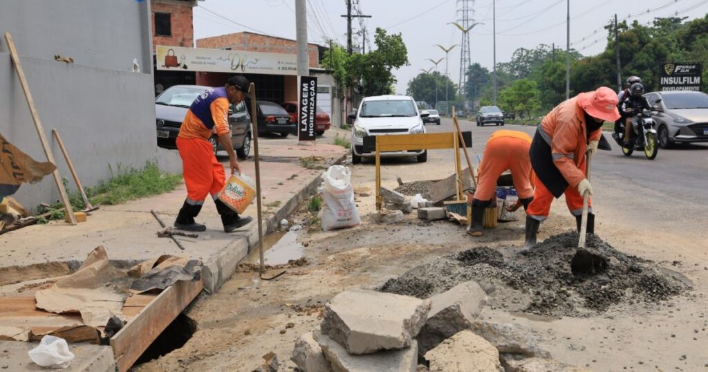 Avenida no São José Operário recebe intervenção em ponto de drenagem